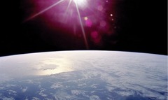 国際宇宙ステーション（ＩＳＳ）の乗組員は「宇宙からは森林火災、大気汚染、海岸の浸食が見える」と語った＝ESA/T. Reiter提供