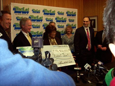 ２７０億円の宝くじを当てたホワイトさん　(C) Rhode Island Lottery