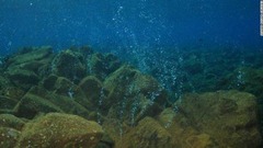 溶岩の代わりに硫黄の泡を噴き出すインドネシアの海底火山 (C) OCEAN ROVER CRUISES