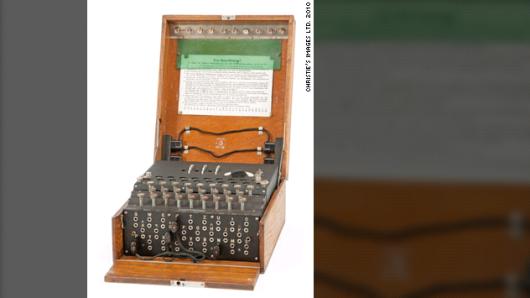 第２次世界大戦でドイツ軍が使った暗号機「エニグマ」＝クリスティーズ提供写真