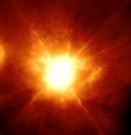 イータは１８４０年代に「大爆発」を起こしたことで知られる。それから数年間、イータは宇宙で最も明るく輝く星の１つとなったが、その後急激に減光。(C)ESO