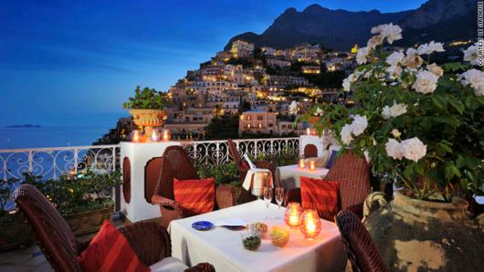 レ・シレヌーセ（イタリア南部ポジターノ）　素晴らしい眺めのレストランも　写真提供：Le Sirenuse