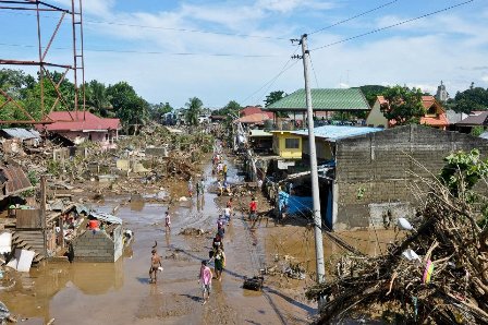 台風によって大きな被害を受けた村（提供：Eduardo Umali/Save the Children）