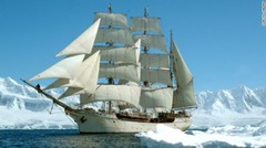 「トールシップ」は、背の高い複数のマスト、巨大な帆、長く細い船体を特徴とする大型帆船の呼称だ＝Classic Sailing提供