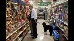 オバマ大統領と買い物をするボー