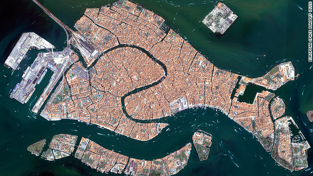 ベネチアでは７９億ドルをかけ防潮堤を設置する予定　(C)EUROPEAN SPACE IMAGERY(EUSI) 