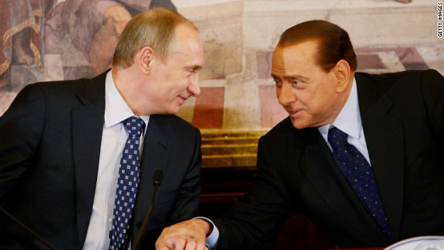 ２０１０年４月２６日、イタリアにてプーチン氏（左）とベルルスコーニ氏