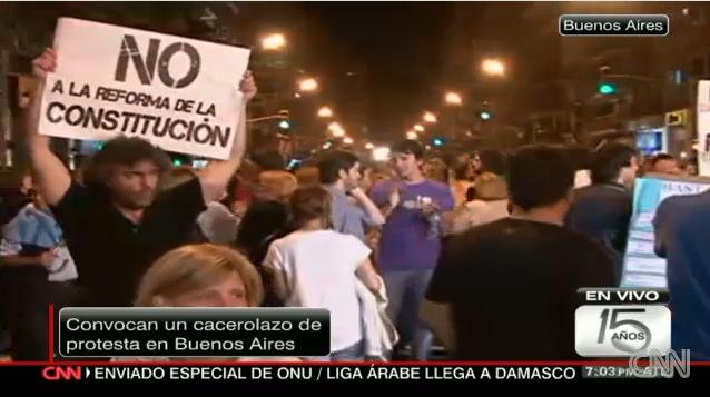 抗議デモの様子＝９月、ブエノスアイレス