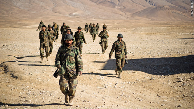 訓練を受けるアフガン軍の新兵。フランス軍は今後、訓練支援などに当たる