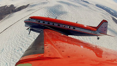 カンゲルルスアーク付近を飛行するポーラー６