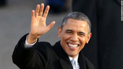 パレードで人々に手を振る大統領