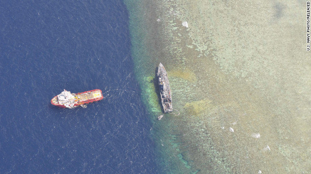 座礁した米海軍掃海艦「ガーディアン」＝１月２８日
