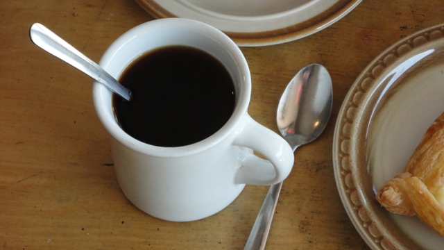 ５５歳未満で１日４杯以上コーヒーを飲む人の死亡率が高い？