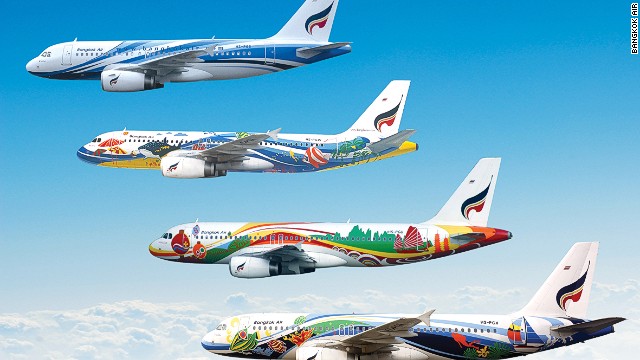 バンコク航空　花や傘などの図柄で鮮やかに彩られた機体