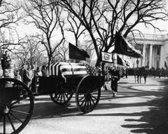 ケネディ大統領の国葬の様子＝Abbie Rowe/Kennedy Library提供