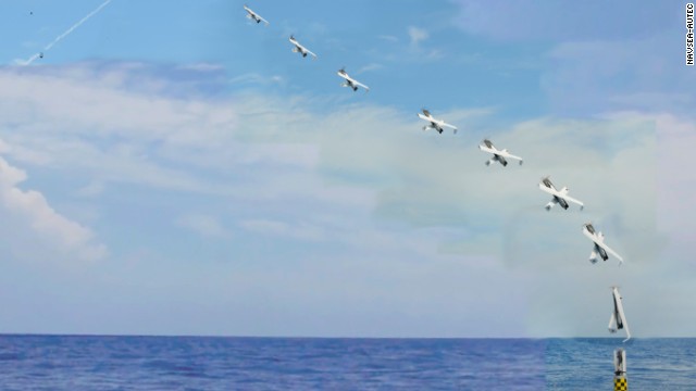 米海軍、水面下の潜水艦から無人機打ち上げ成功 (C)NAVSEA-AUTEC