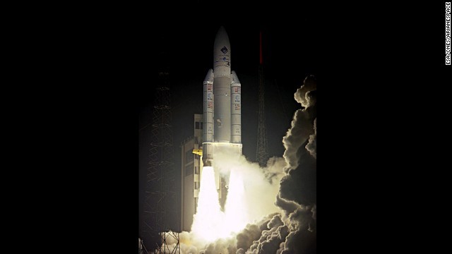 アリアン５ロケットで宇宙へと打ち上げられたロゼッタ＝ESA/CNES/ARIANESPACE提供