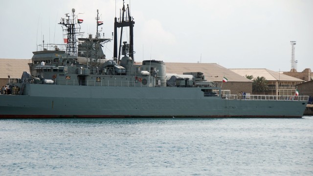 スーダン・ポートスーダンに停泊するイラン海軍の艦船２隻＝２０１２年１２月８日