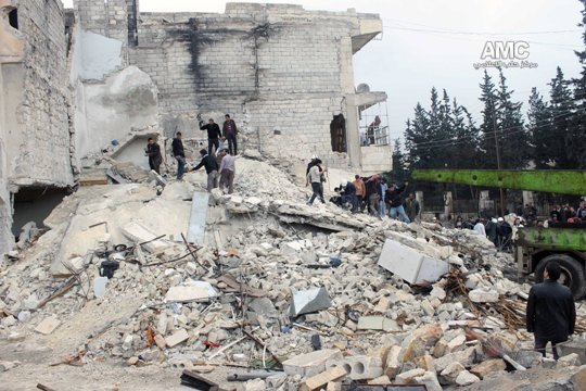 政府軍の爆撃により破壊されたアレッポの建物＝アレッポメディアセンター提供
