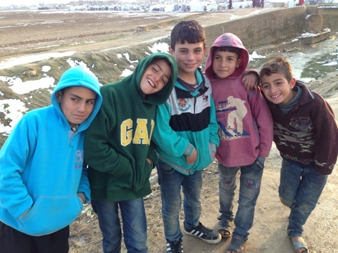 レバノンに逃れたシリアの子ども＝１３年１２月、ベッカー渓谷