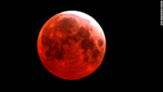 １５日に「赤銅色の月」が観測できるという