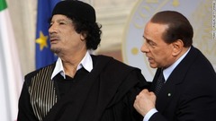 リビアの故カダフィ大佐と＝２００９年６月１０日、イタリア・ローマ