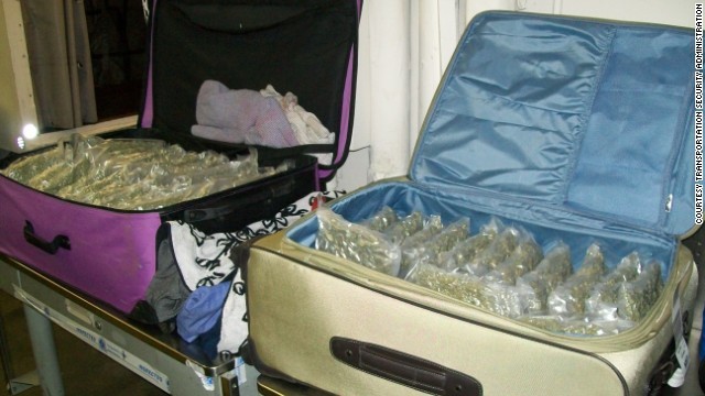 預け入れバッグ３個に入っていたマリフアナ＝米運輸保安庁提供