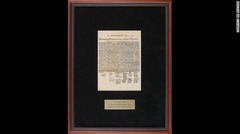 アポロ１１号が月に持って行った米独立宣言書のコピー。１０００ドルから＝同社提供
