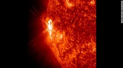 太陽活動が活発になり、１月２日に２つの小規模フレアを観測＝SOLAR DYNAMICS OBSERVATORY提供
