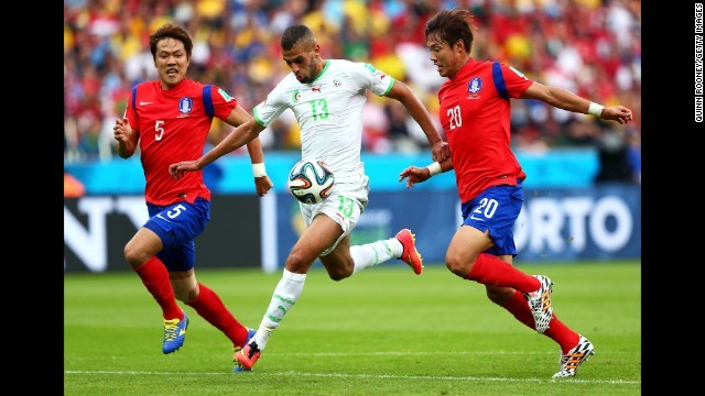 アルジェリアのスリマニ（中央）が先制ゴール。アルジェリアが４－２で韓国を下した
