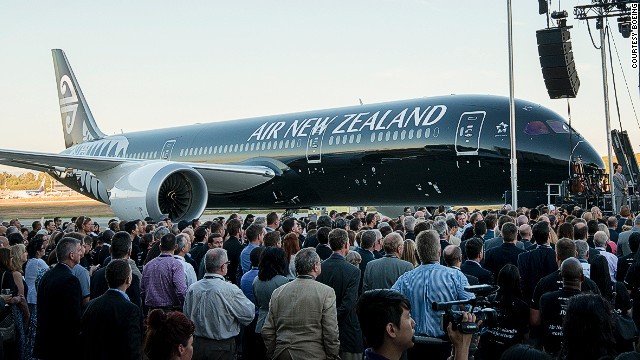 最新型旅客機「７８７－９」の引き渡し式典が行われた