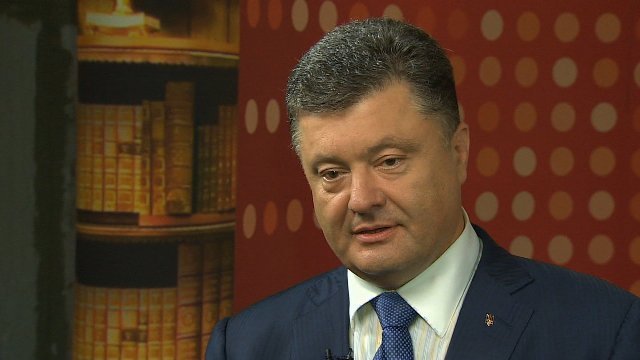 ウクライナのポロシェンコ大統領が議会解散を発表
