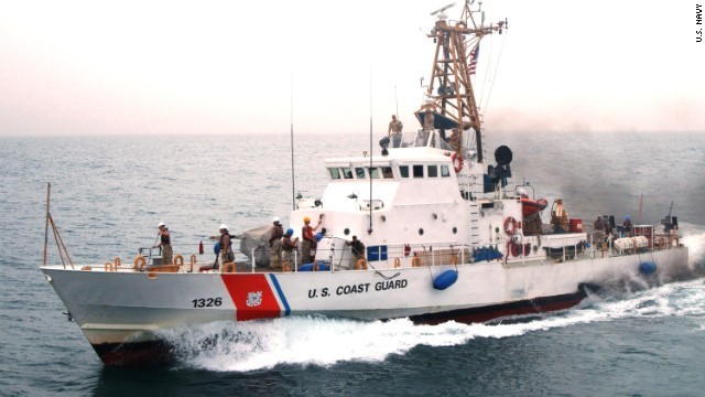 ペルシャ湾でイランの帆船に発砲した米沿岸警備隊の哨戒艇「モノモイ」＝２００５年、米沿岸警備隊提供