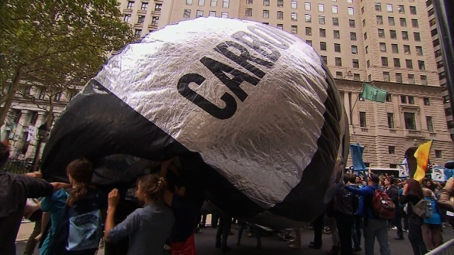 米ニューヨーク市で地球温暖化の責任を問う抗議デモ
