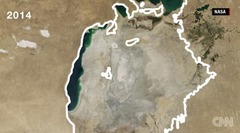 ２０１４年。南アラル海の東側（写真中央）が干上がった