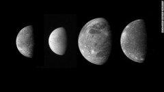旅路の途中、木星の４大衛星を撮影。左からイオ、エウロパ、ガニメデ、カリスト＝NASA/JOHNS HOPKINS UNIVERSITY