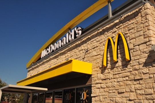 マクドナルドの全世界での売上が先月２．２％減を記録