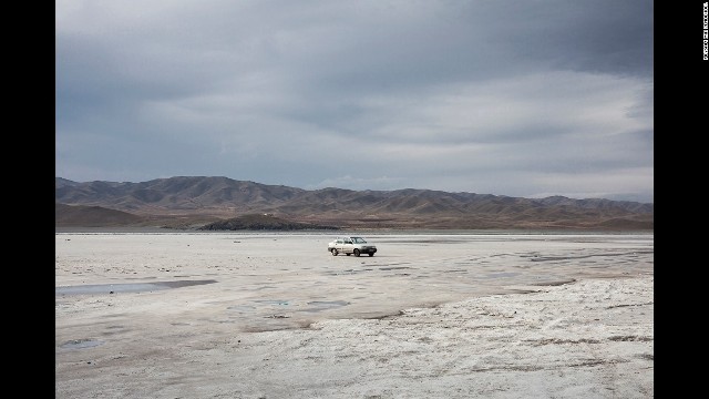 かつて中東最大の湖だったイランの塩湖「ウルミア湖」が消滅の危機に＝Meysam Mir Zendehdel氏提供