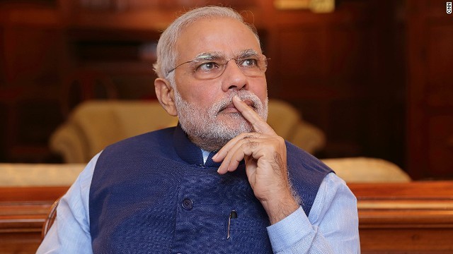 インドのモディ首相。このたび、特製スーツが８０００万円超で落札された