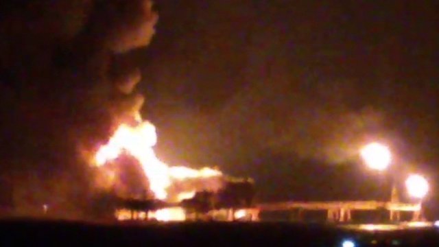 メキシコ湾上にある海上油田施設で大規模な火災が発生し、死傷者が出た