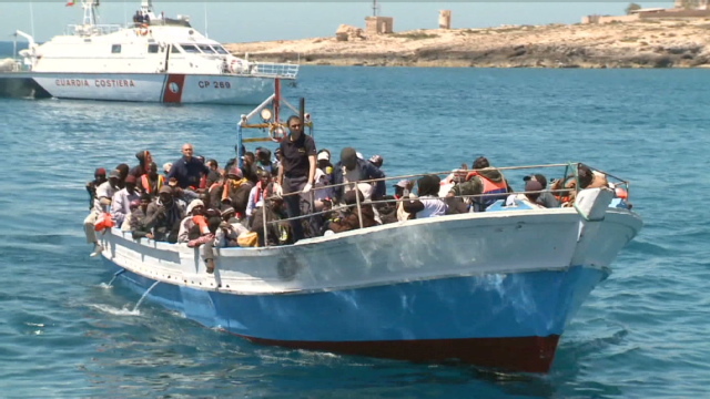 救助されイタリアまで移送された難民。彼らはさまざまな理由で地中海を目指す