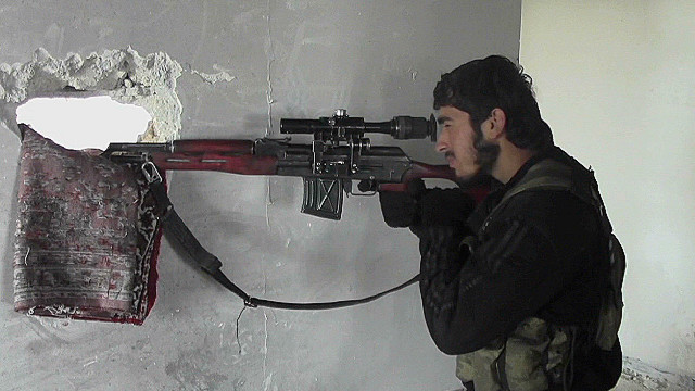 シリアで戦う反体制派の戦闘員。米軍が穏健派に対する軍事訓練を始めるという
