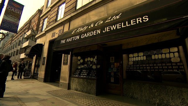 ロンドン中心部の貸金庫を破り宝石などを盗み出したとして９人が逮捕された