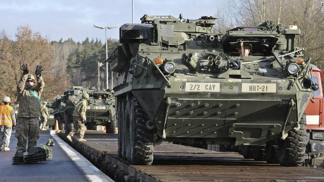 欧州に配備される米軍の装甲戦闘車両。ＮＡＴＯが部隊の規模拡大に動いている＝米陸軍
