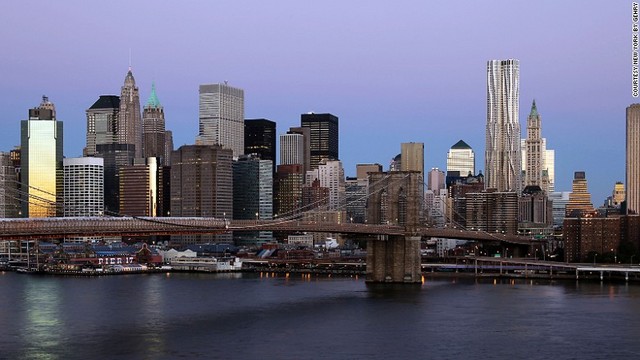 ４．ニューヨーク・バイ・ゲーリー（ニューヨーク市）
著名な建築家フランク・ゲーリー氏がニューヨーク市で初めて設計した住居用ビル（写真右）＝NEW YORK BY GEHRY
