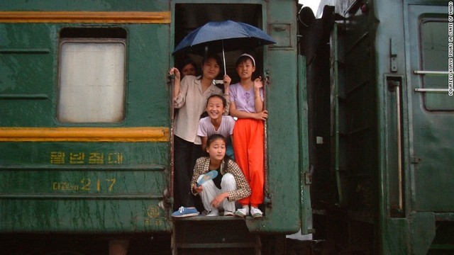 高麗旅行社は、北朝鮮政府に対し何年にも渡って再三の要求を行い、ようやく北朝鮮国内で列車の旅を主催する許可を得たという
