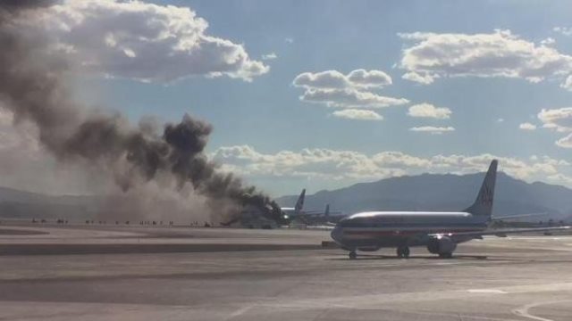 ラスベガスの空港でＢＡ機のエンジンが出火＝@pberberian
