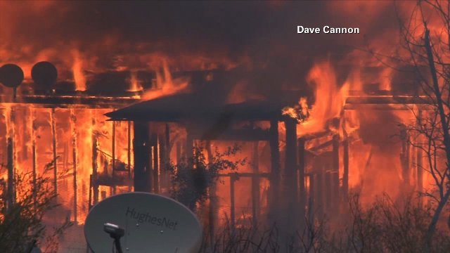 米カリフォルニア州で大規模な山火事が発生＝Dave Cannon