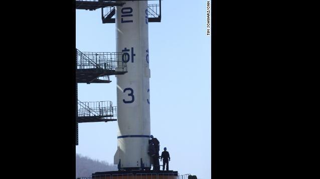 北朝鮮西岸の西海衛星発射場。ロケット発射に向けた改修が進んでいるとみられる＝２０１２年４月