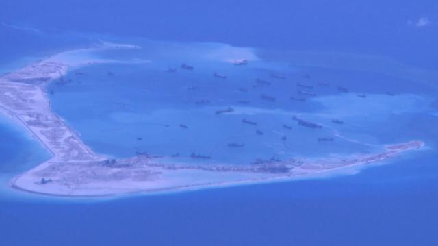 中国が南シナ海に造成する人工島